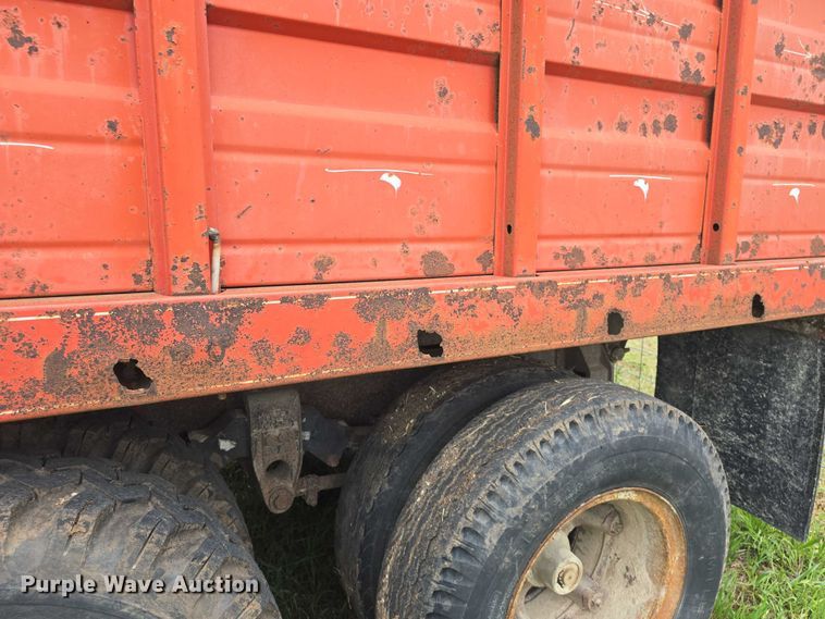 image for item EF3533 1973 Ford F700 grain truck