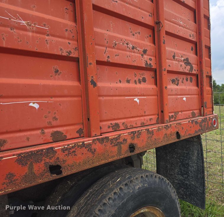 image for item EF3533 1973 Ford F700 grain truck