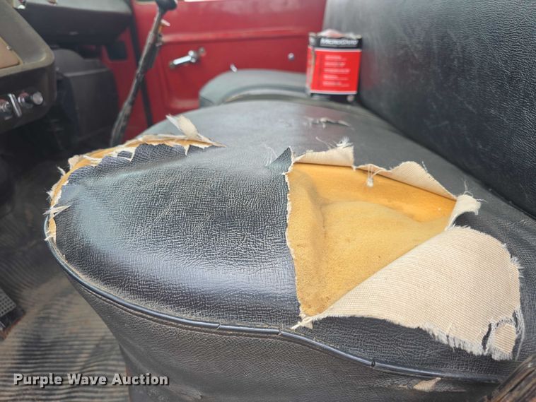 image for item EF3533 1973 Ford F700 grain truck