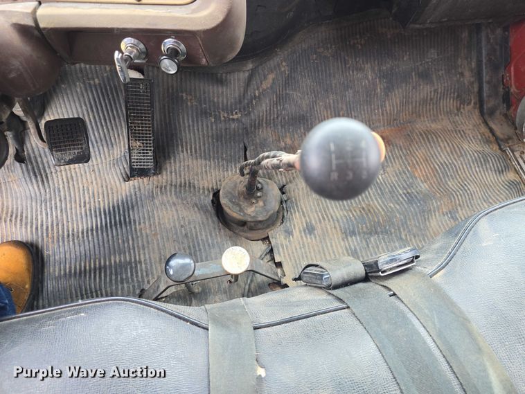 image for item EF3533 1973 Ford F700 grain truck