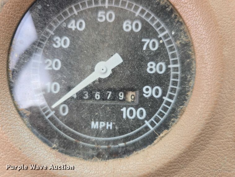 image for item EF3533 1973 Ford F700 grain truck