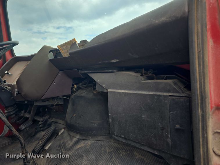 image for item EF3533 1973 Ford F700 grain truck