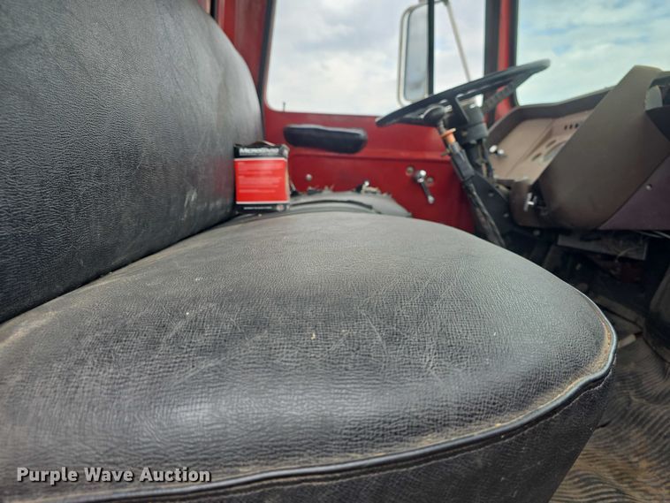 image for item EF3533 1973 Ford F700 grain truck