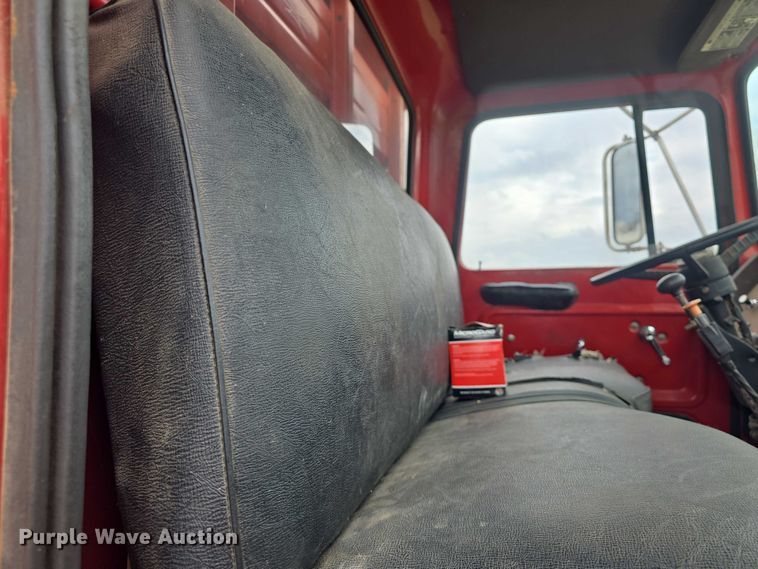 image for item EF3533 1973 Ford F700 grain truck