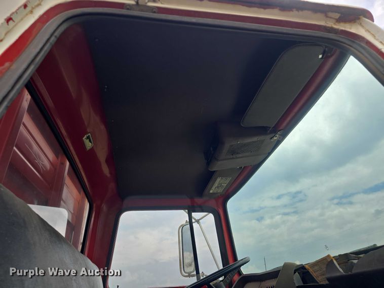 image for item EF3533 1973 Ford F700 grain truck