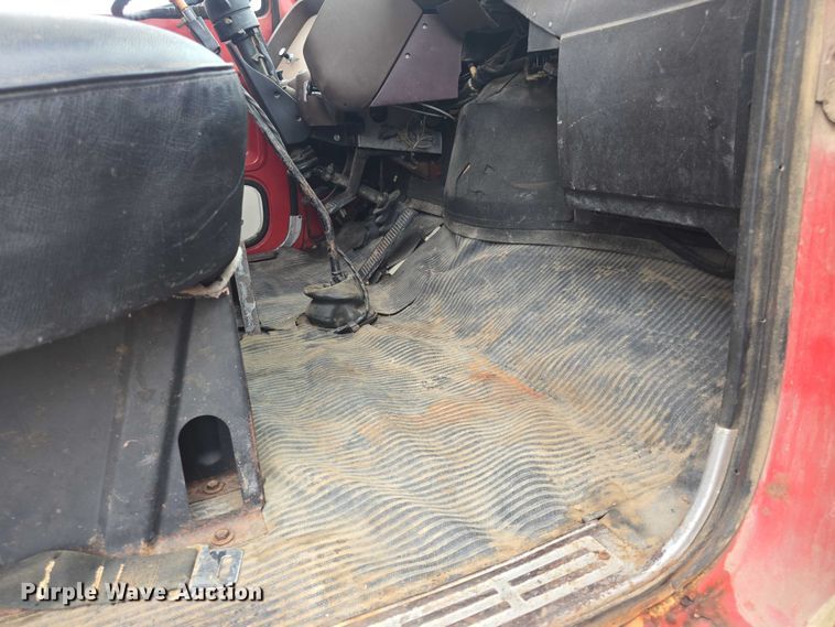 image for item EF3533 1973 Ford F700 grain truck