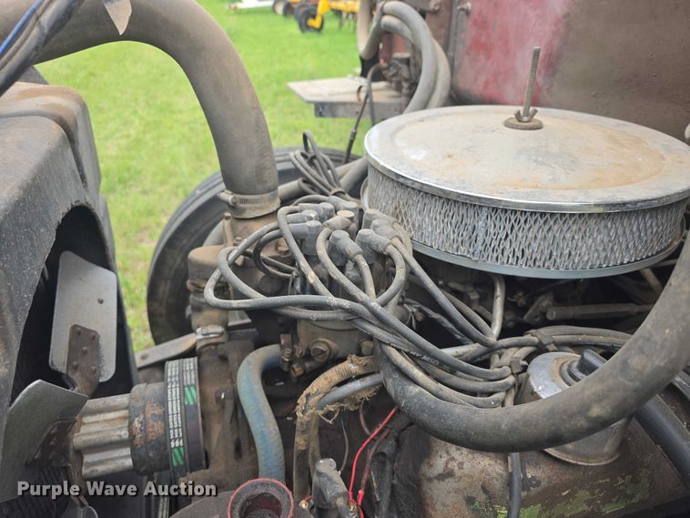 image for item EF3533 1973 Ford F700 grain truck