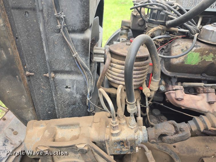 image for item EF3533 1973 Ford F700 grain truck