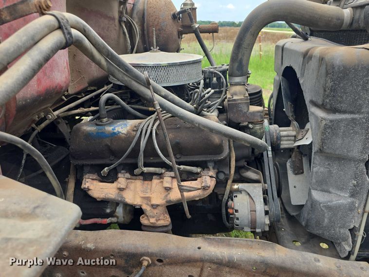 image for item EF3533 1973 Ford F700 grain truck