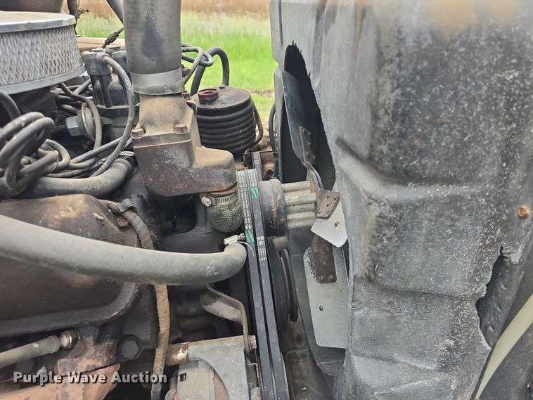 image for item EF3533 1973 Ford F700 grain truck