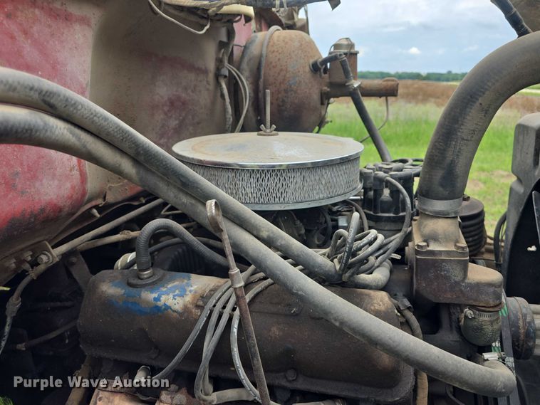 image for item EF3533 1973 Ford F700 grain truck