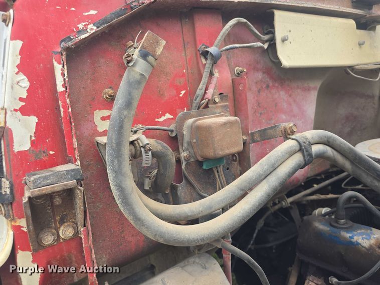 image for item EF3533 1973 Ford F700 grain truck