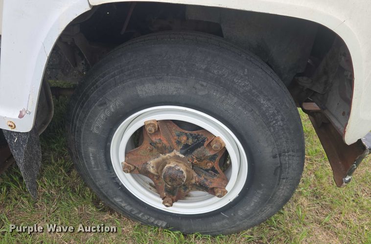 image for item EF3533 1973 Ford F700 grain truck