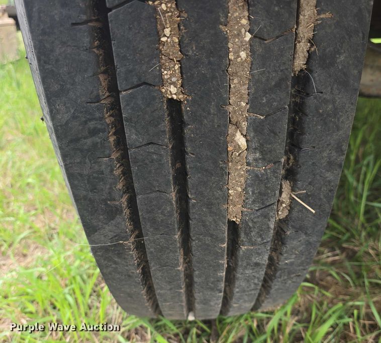 image for item EF3533 1973 Ford F700 grain truck