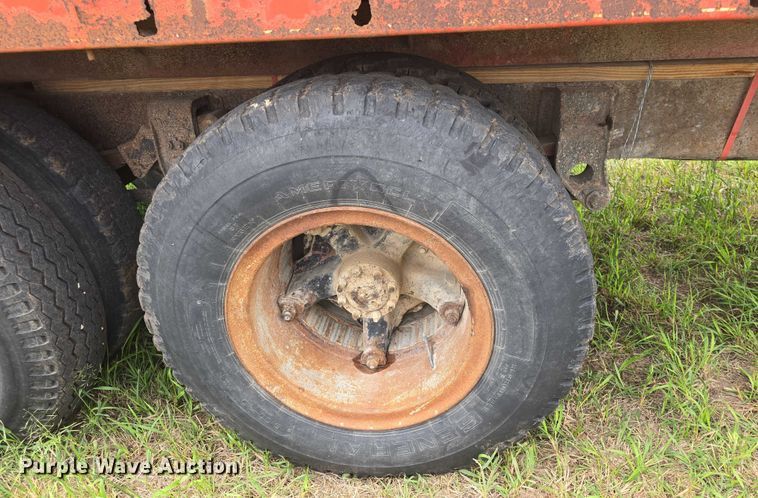 image for item EF3533 1973 Ford F700 grain truck