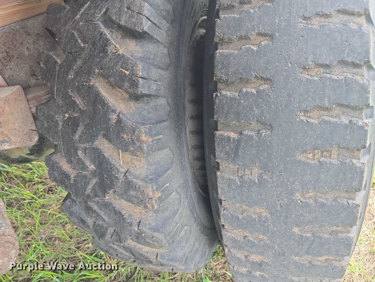 image for item EF3533 1973 Ford F700 grain truck