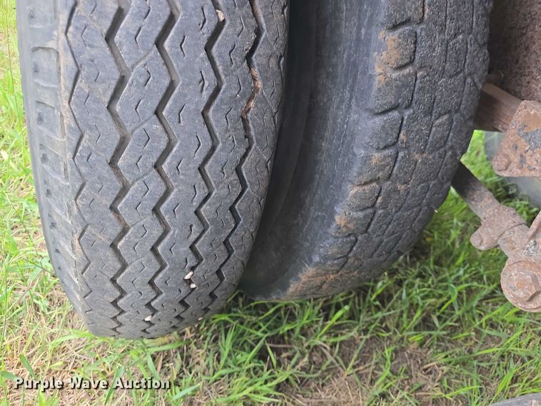 image for item EF3533 1973 Ford F700 grain truck