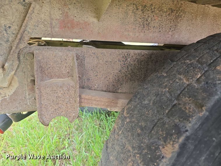 image for item EF3533 1973 Ford F700 grain truck