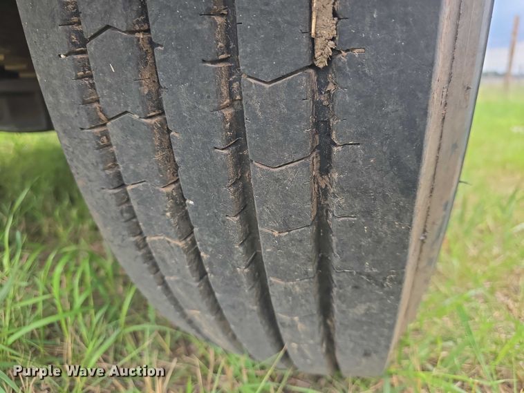 image for item EF3533 1973 Ford F700 grain truck