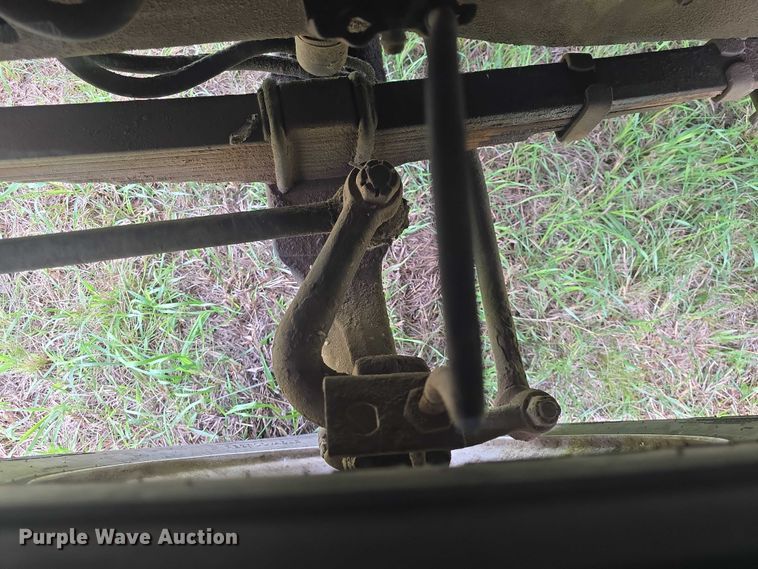 image for item EF3533 1973 Ford F700 grain truck