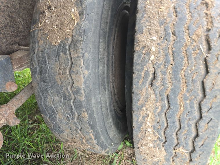 image for item EF3533 1973 Ford F700 grain truck