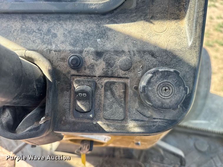 image for item EG6463 2007 Challenger MT345B tractor