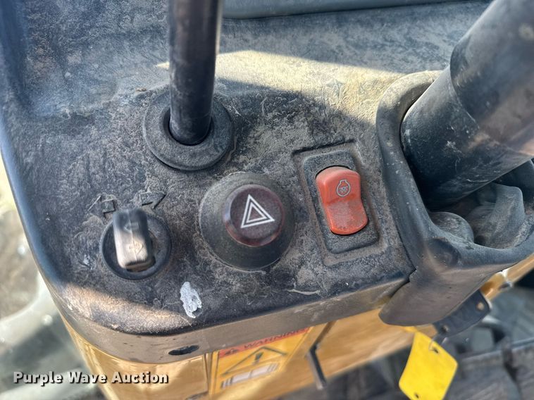 image for item EG6463 2007 Challenger MT345B tractor