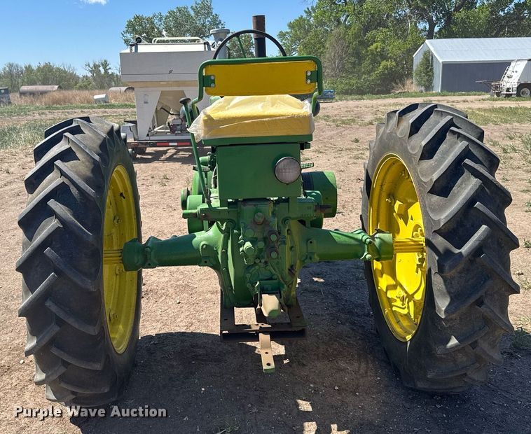 image for item EG6470 1947 John Deere G tractor