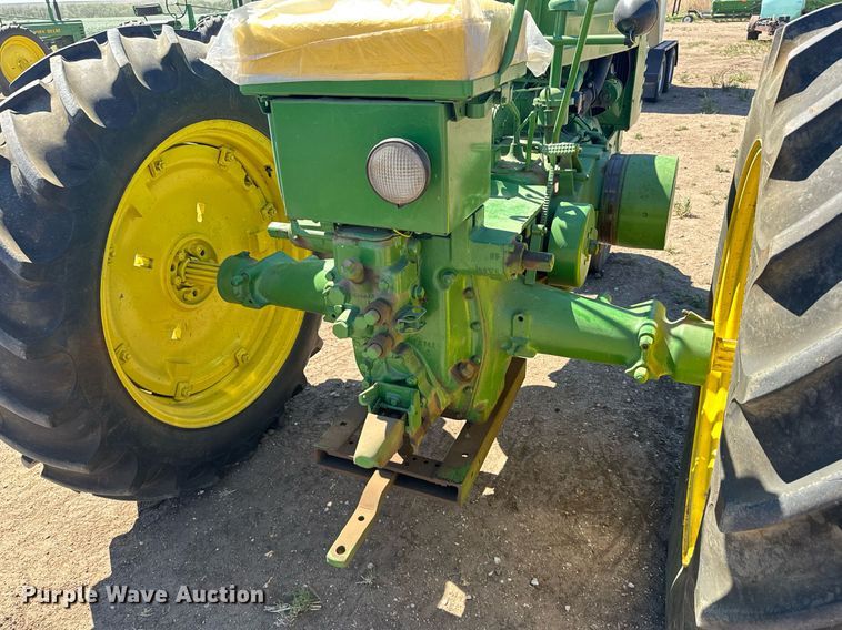 image for item EG6470 1947 John Deere G tractor