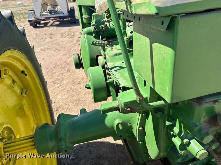 image for item EG6470 1947 John Deere G tractor