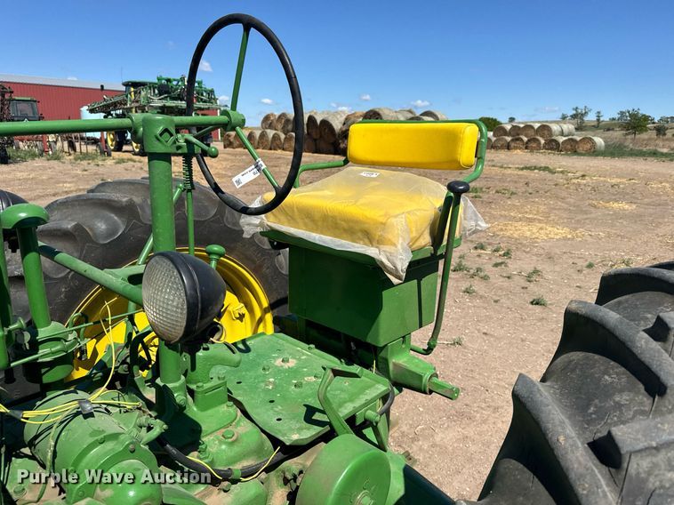 image for item EG6470 1947 John Deere G tractor