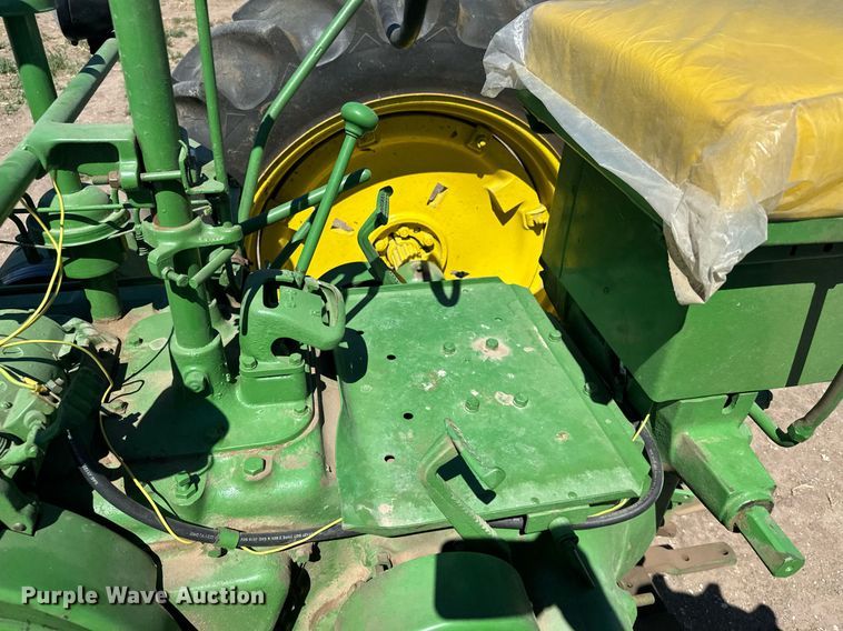 image for item EG6470 1947 John Deere G tractor