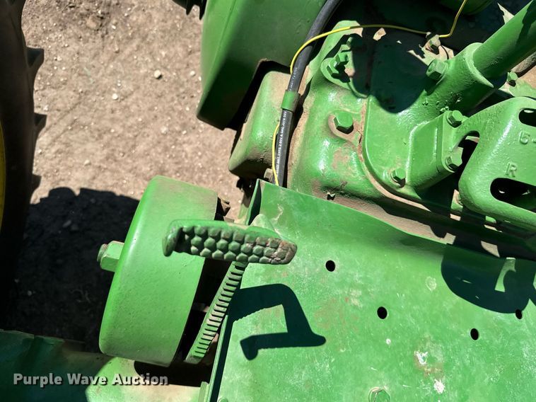 image for item EG6470 1947 John Deere G tractor