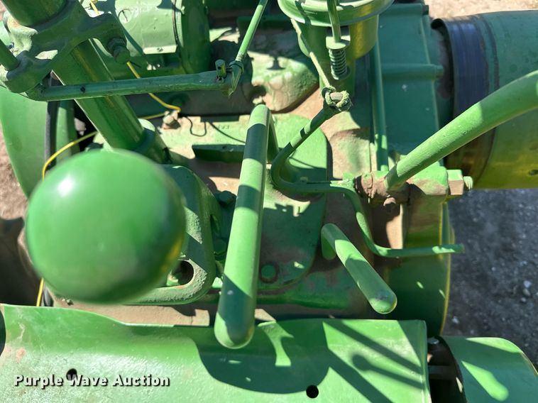 image for item EG6470 1947 John Deere G tractor