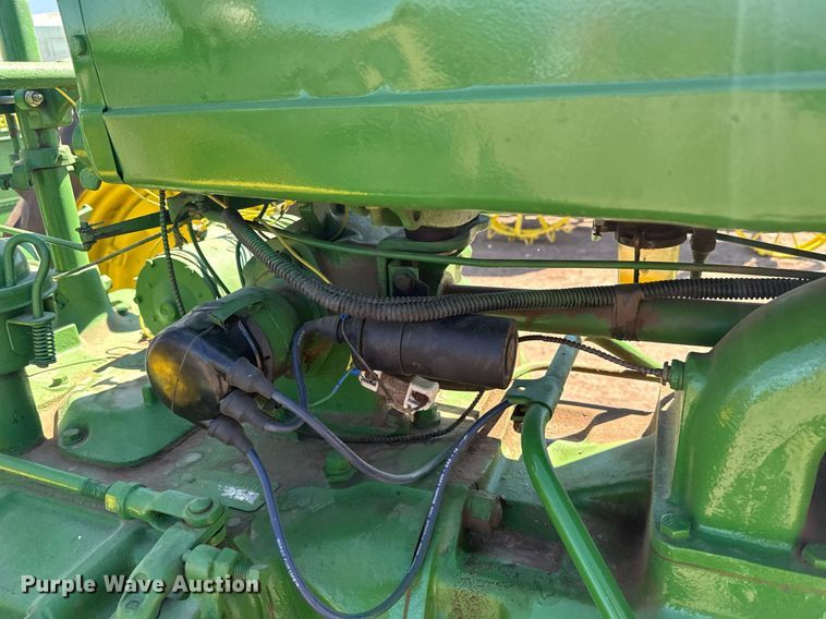 image for item EG6470 1947 John Deere G tractor