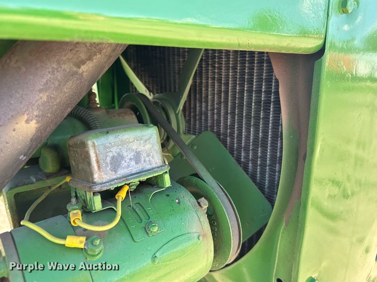 image for item EG6470 1947 John Deere G tractor