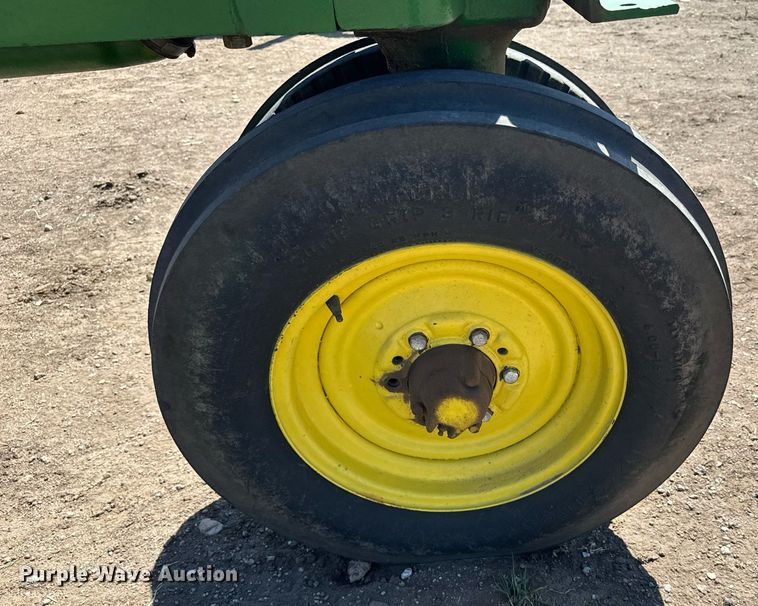 image for item EG6470 1947 John Deere G tractor