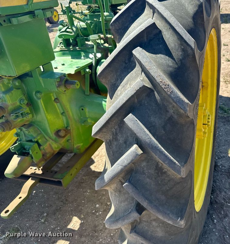 image for item EG6470 1947 John Deere G tractor