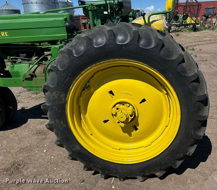 image for item EG6470 1947 John Deere G tractor