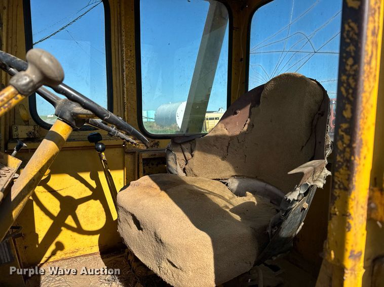 image for item EG6479 International Harvester H65C wheel loader