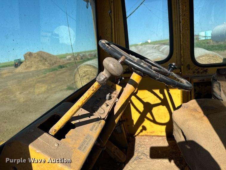 image for item EG6479 International Harvester H65C wheel loader