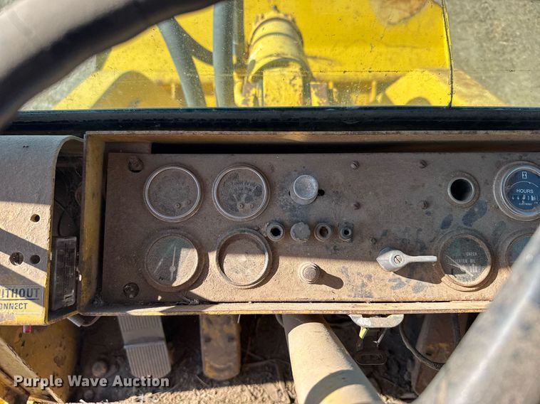 image for item EG6479 International Harvester H65C wheel loader