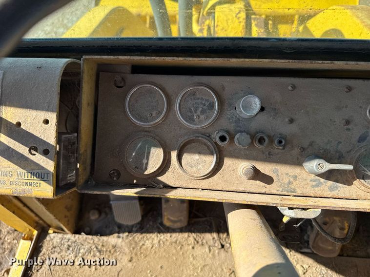 image for item EG6479 International Harvester H65C wheel loader