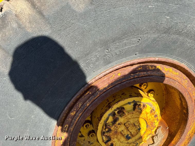 image for item EG6479 International Harvester H65C wheel loader