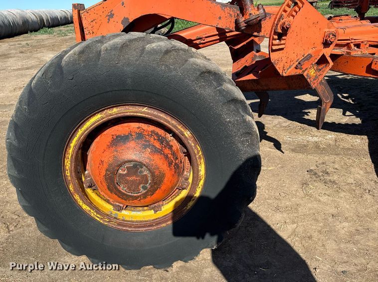 image for item EG6480 1963 Galion 104G motor grader