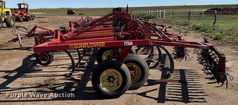 image for item EG6481 Sunflower 3060-42 Fallow-King sweep plow