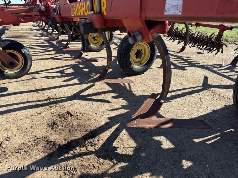 image for item EG6481 Sunflower 3060-42 Fallow-King sweep plow