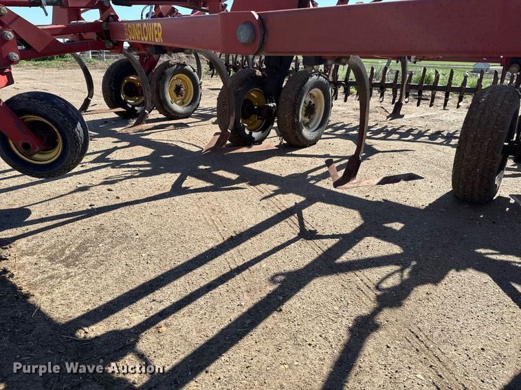 image for item EG6481 Sunflower 3060-42 Fallow-King sweep plow