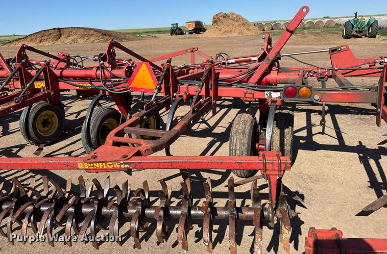 image for item EG6481 Sunflower 3060-42 Fallow-King sweep plow
