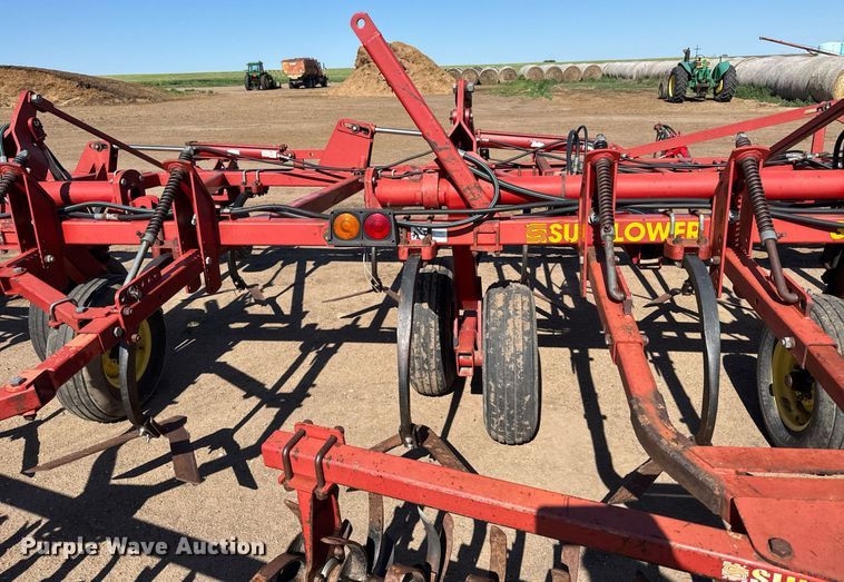 image for item EG6481 Sunflower 3060-42 Fallow-King sweep plow